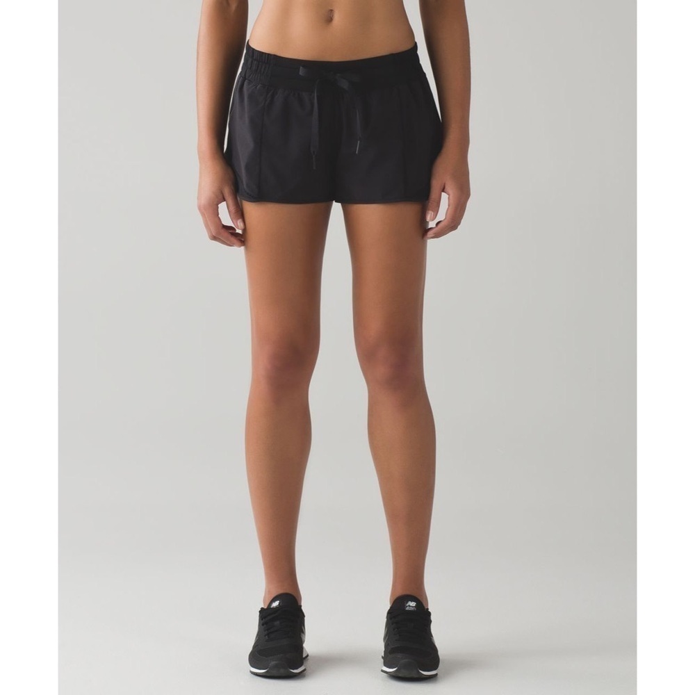 Lululemon Black Swift Ultra Woven Workout Hotty Hot Short 2.5" W7ACPR EUC Size 6
